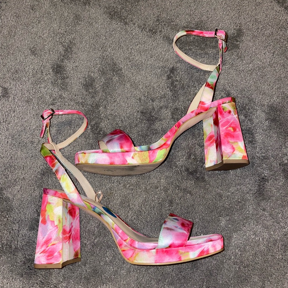 NWOT Jessica Simpson Flower Print Block Heels Size 10